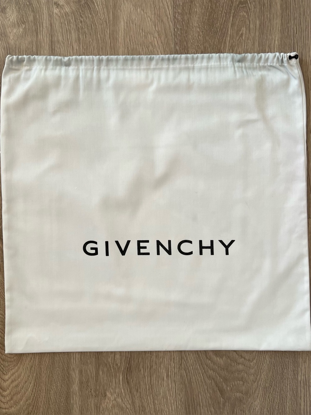 Givenchy dust bag (C956)